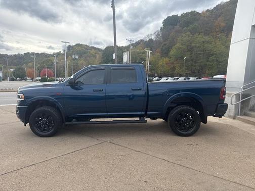 2022 RAM 2500 Laramie Crew Cab 4x4 6'4' Box