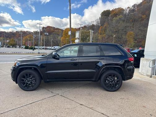 2022 Jeep Grand Cherokee Laredo