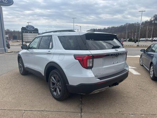 Space White Metallic 2026 Ford Explorer Active