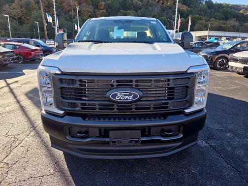 Oxford White 2027 Ford F-350 XL