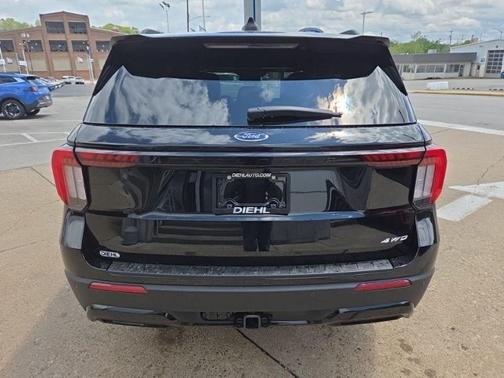 Agate Black Metallic 2026 Ford Explorer ST-Line