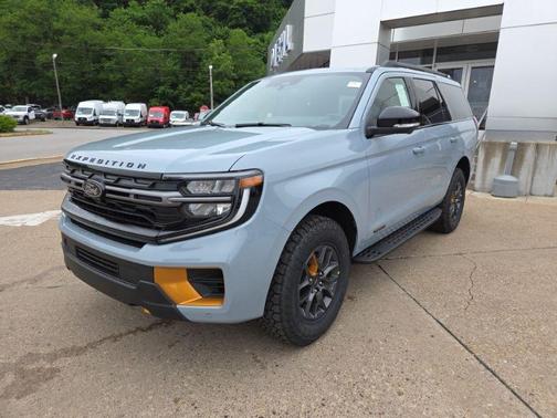 Glacier Gray Metallic Tri-Coat 2026 Ford Expedition Tremor