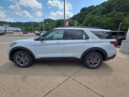 Space White Metallic 2026 Ford Explorer Active