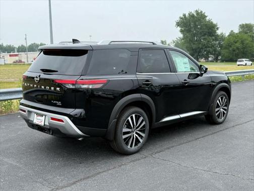 2025 Nissan Pathfinder Platinum 4WD