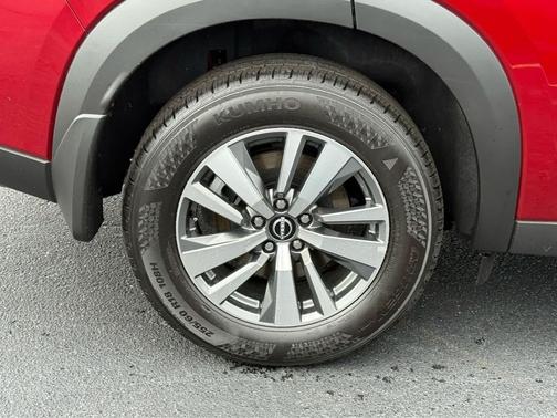 2025 Nissan Pathfinder SL 4WD