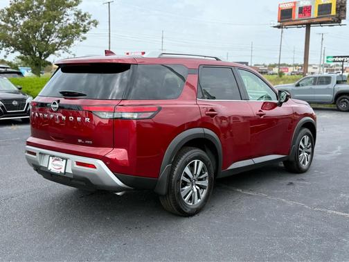 2025 Nissan Pathfinder SL 4WD