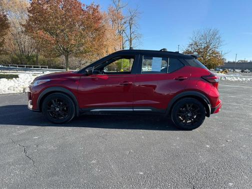 2021 Nissan Kicks SR