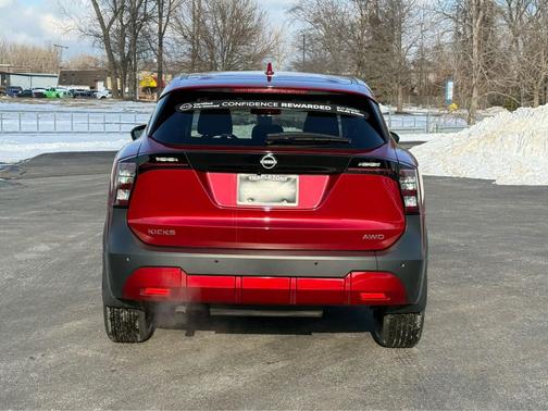 2025 Nissan Kicks SV