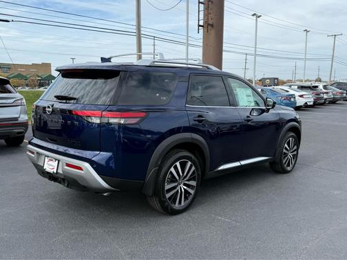 2025 Nissan Pathfinder Platinum 4WD