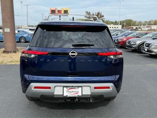 2025 Nissan Pathfinder Platinum 4WD