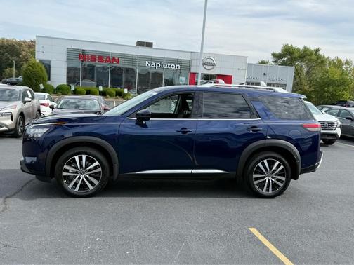 2025 Nissan Pathfinder Platinum 4WD
