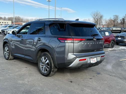 2025 Nissan Pathfinder SL 4WD