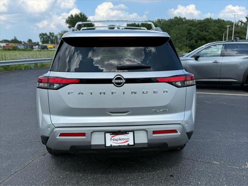 2025 Nissan Pathfinder SL 4WD