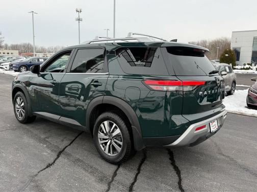 2023 Nissan Pathfinder SL 4WD