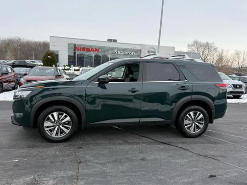 2023 Nissan Pathfinder SL 4WD