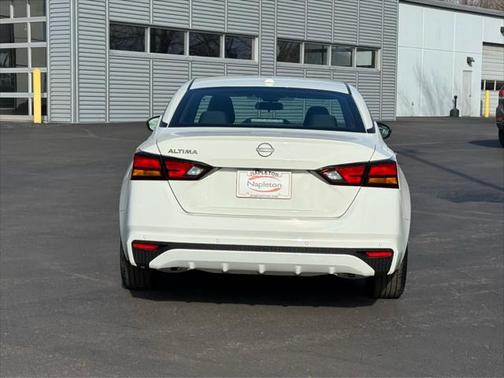 2025 Nissan Altima S FWD