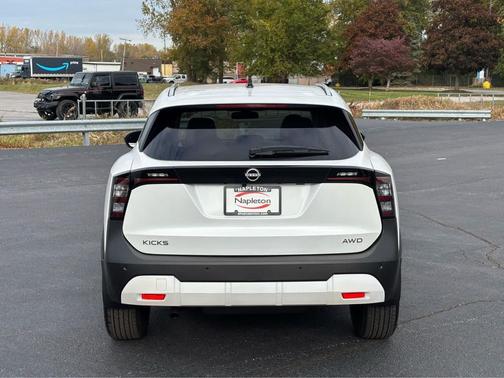 2026 Nissan Kicks SV