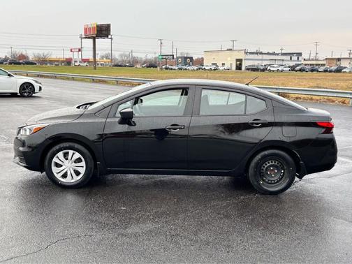 2022 Nissan Versa 1.6 S