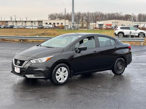 2022 Nissan Versa 1.6 S