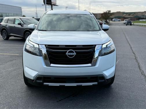 2025 Nissan Pathfinder SL 4WD