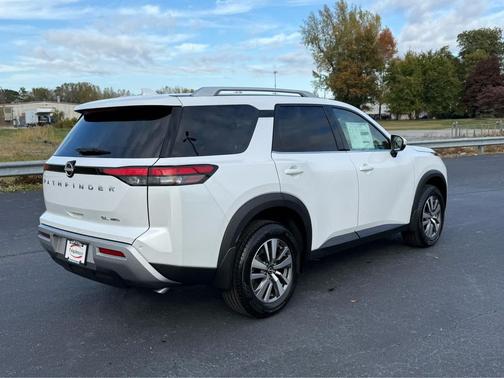 2025 Nissan Pathfinder SL 4WD