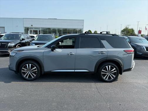 2025 Nissan Pathfinder Platinum 4WD