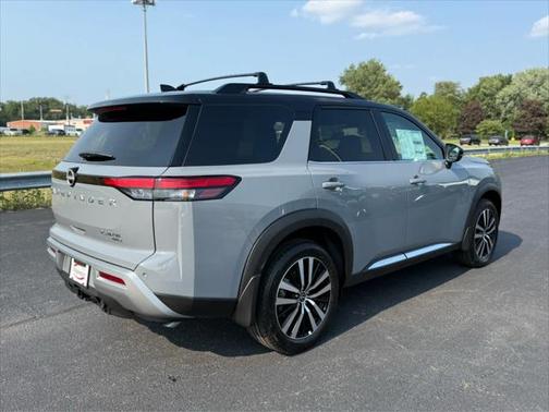 2025 Nissan Pathfinder Platinum 4WD