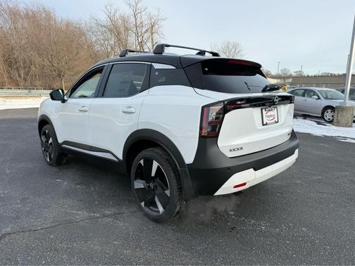 2026 Nissan Kicks SR