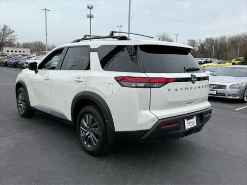 2022 Nissan Pathfinder SV 4WD