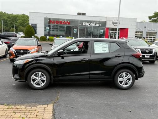 2025 Nissan Kicks S