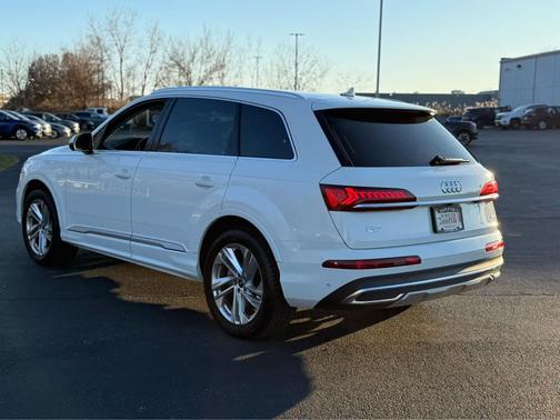 2023 Audi Q7 55 Premium Plus