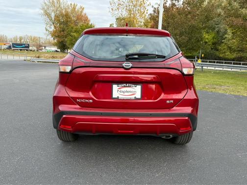 2023 Nissan Kicks SR