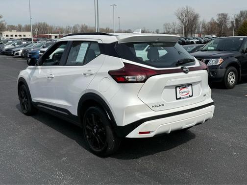 Aspen White Tricoat 2024 Nissan Kicks SR