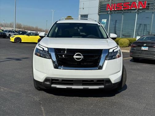 2025 Nissan Pathfinder SL 4WD