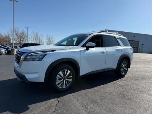 2025 Nissan Pathfinder SL 4WD