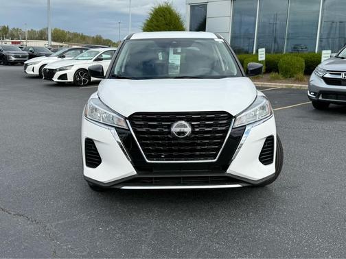 2025 Nissan Kicks S