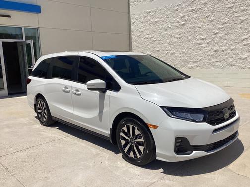 Platinum White Pearl 2025 Honda Odyssey