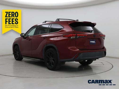 Red 2022 Toyota Highlander LE