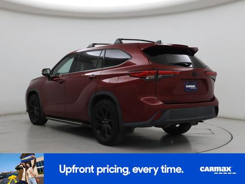 Red 2022 Toyota Highlander LE