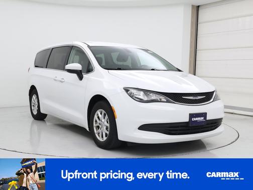 2020 Chrysler Voyager LX