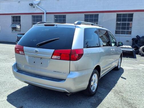 2005 Toyota Sienna LE