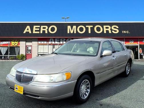 2000 Lincoln Town Car Signature