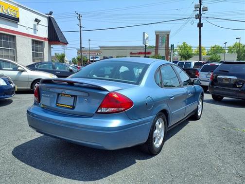 2005 Ford Taurus SE