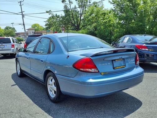 2005 Ford Taurus SE