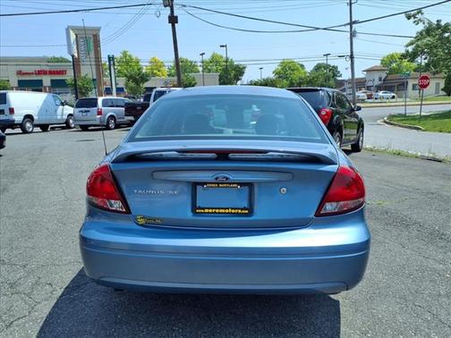 2005 Ford Taurus SE