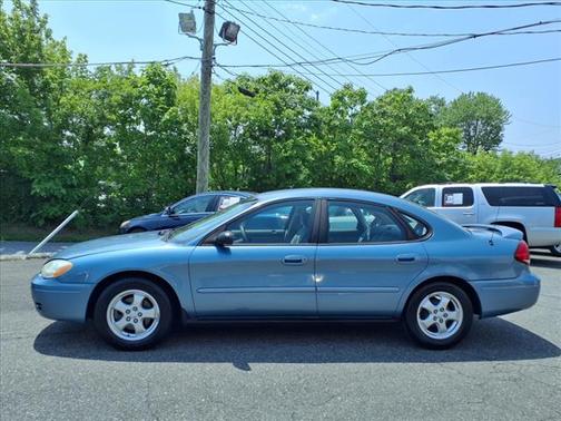 2005 Ford Taurus SE