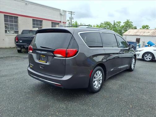 Granite Crystal Metallic Clearcoat 2018 Chrysler Pacifica Touring-L