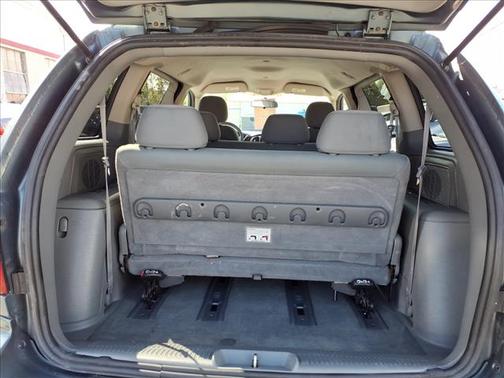 2005 Chrysler Town & Country Base