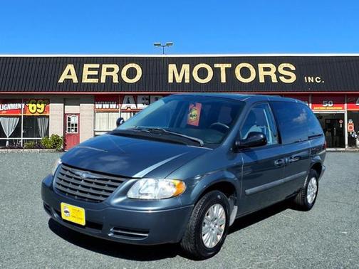 2005 Chrysler Town & Country Base