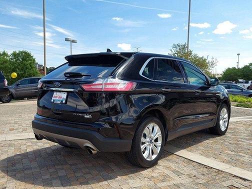 Photo 3 of 32 of 2020 Ford Edge Titanium